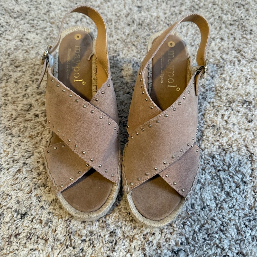 Maypol Women's Tan Wedge Sandals